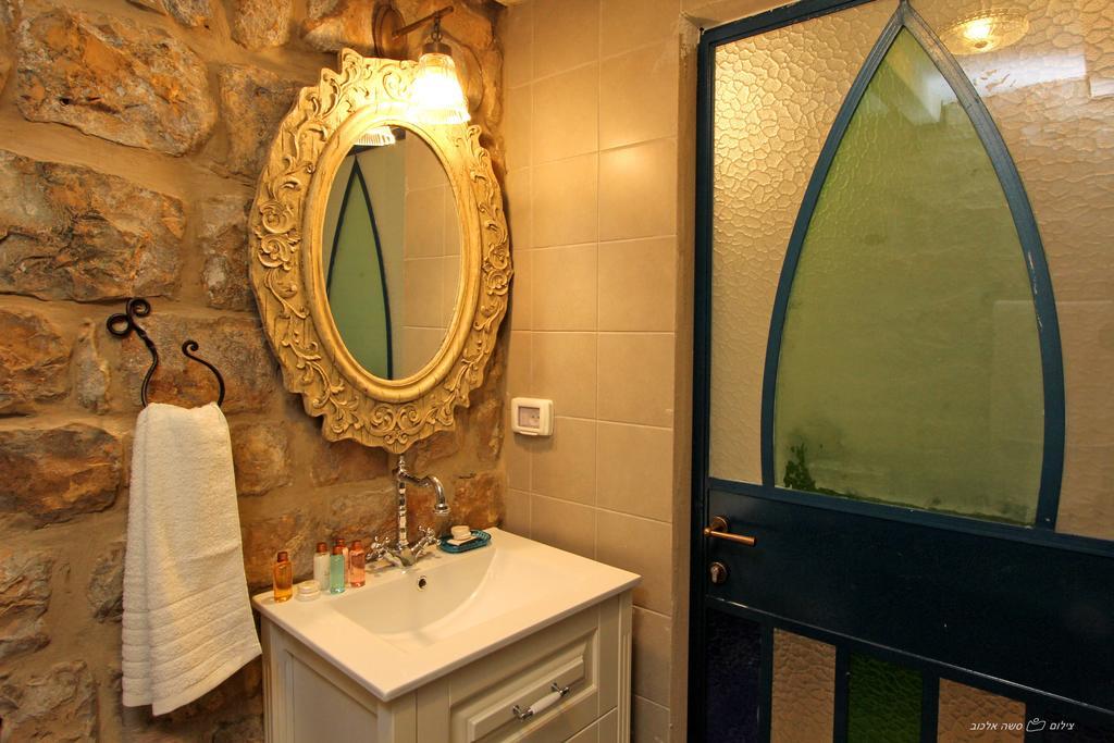 Beit Ha'Omanim Hotel Zefat Room photo